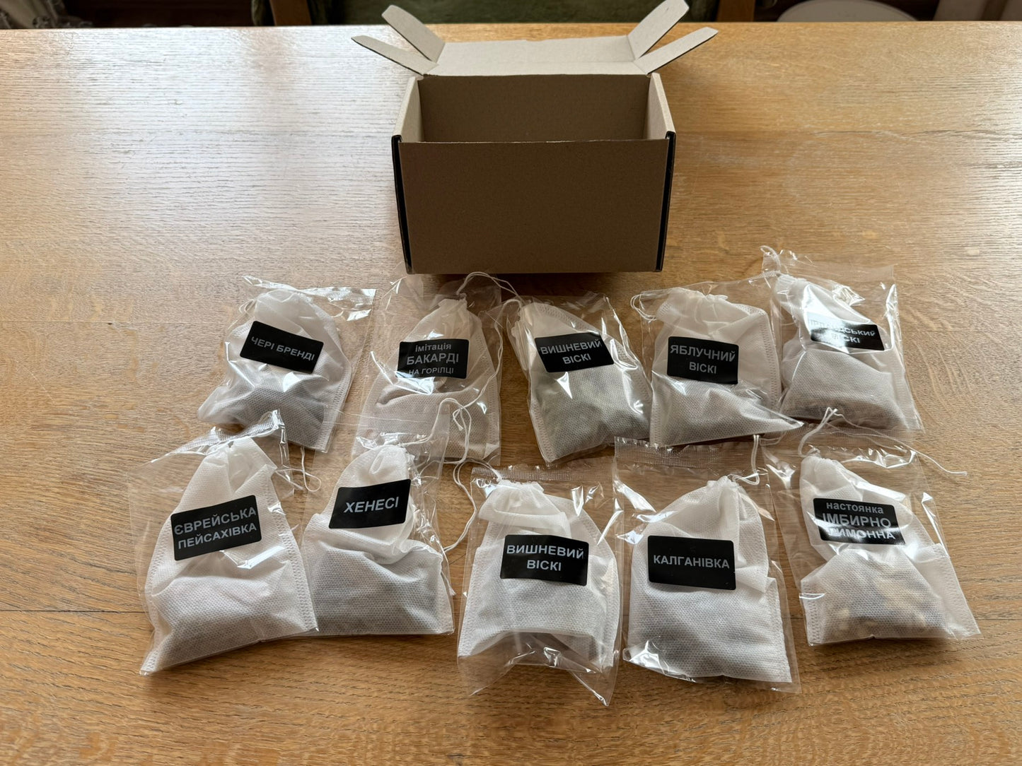 Подарунковий набір настоянок “10 смаків винокура” (на 1 л кожен)