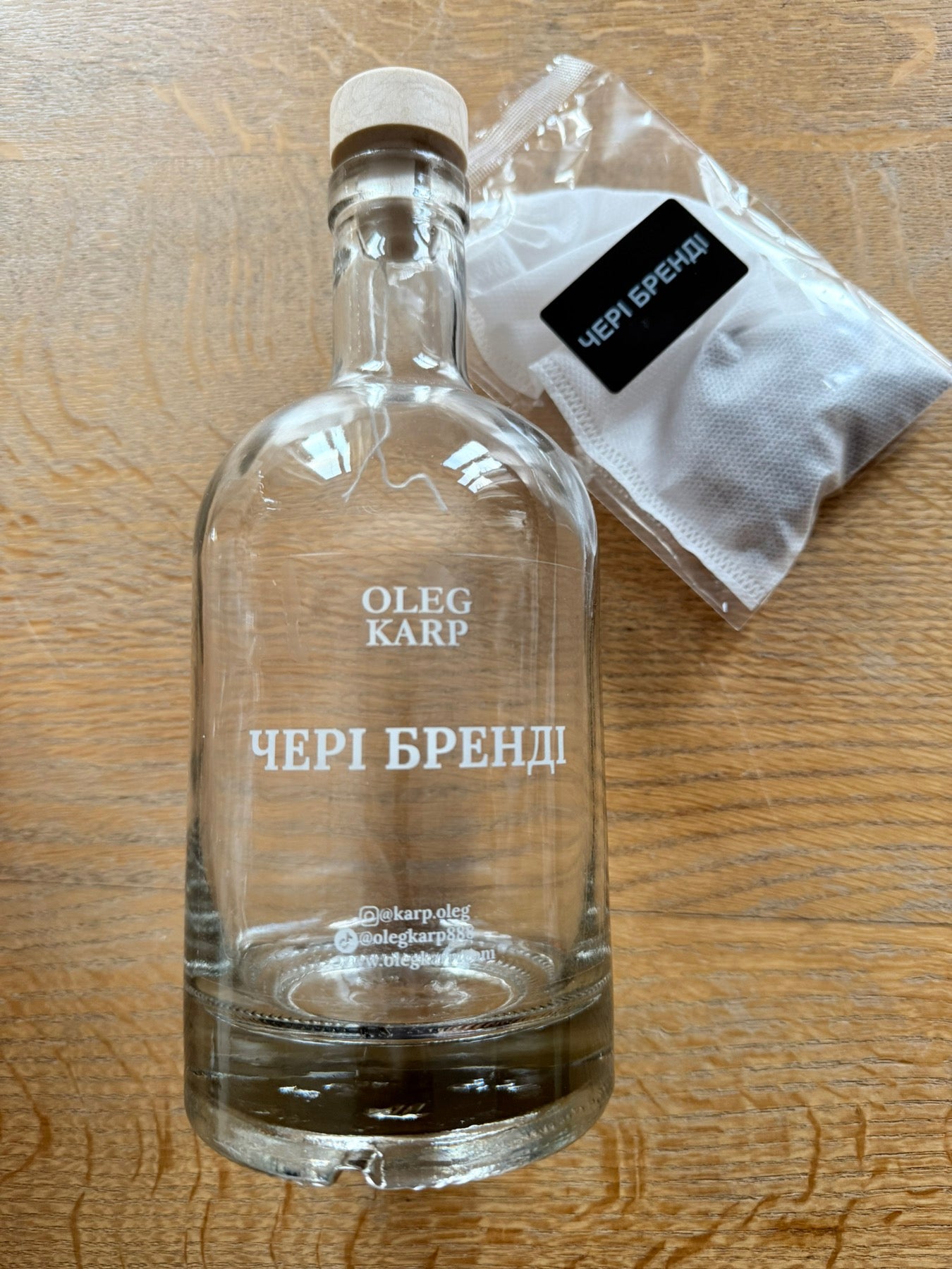 🔹 Подарунковий набір “Чері бренді OLEG KARP”